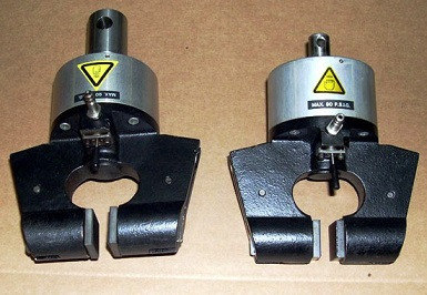 Instron pneumatic grips